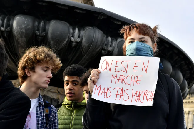 &raquo;Mi gremo naprej, ne Macron,&laquo; pravijo protestniki. FOTO: AFP