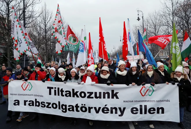 Protesti so potekali tudi v ponedeljek. FOTO: Bernadett Szabo/Reuters