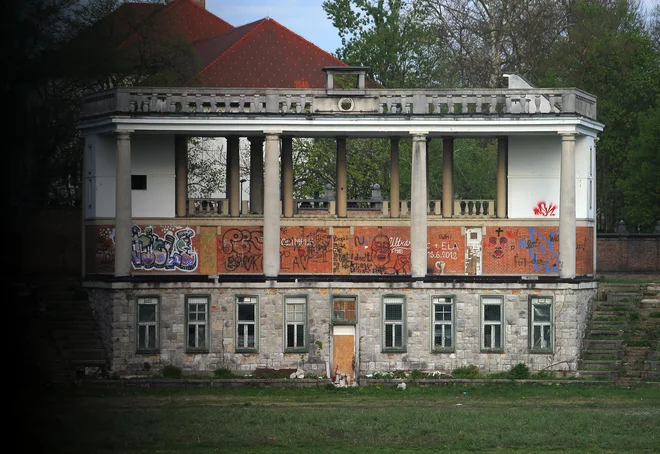 Plečnikov stadion je v izjamno slabem stanju. FOTO: Jože Suhadolnik