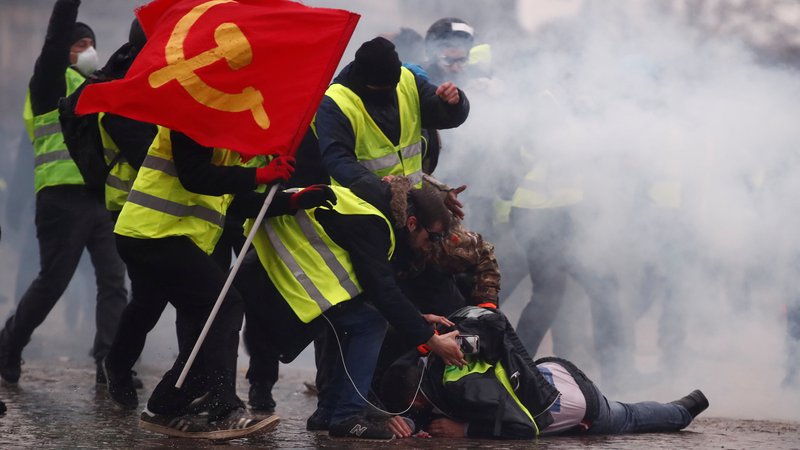 Fotografija: Zahteve rumenih jopičev so ideološko raznovrstne. Foto: Reuters
