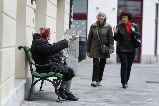 Po podatkih Sursa je med 2,066 milijona prebivalci 401.262 starih nad 65 let, kar je skoraj petina. Foto Leon Vidic