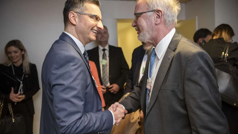 Fotografija: Svetovni gospodarski forum (WEF) v Davosu, ki se ga je udeležil tudi predsednik vlade Marjan Šarec. Na fotografiji Marjan Šarec in predsednik Evropske investicijske banke (EIB) Werner Hoyer. FOTO: STA