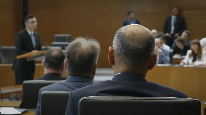 Fotografija: Od politikov in aktivistov je zaman pričakovati samorefleksivnost. FOTO: Jože Suhadolnik