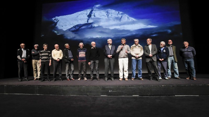 Fotografija: Štirinajst članov odprave na Everest leta 1979, ki je pred štirimi desetletji napisala nepozabno zgodbo. FOTO: Uroš Hočevar