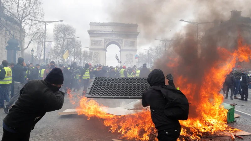 Fotografija: Rumeni jopiči znova divjajo. FOTO: Reuters