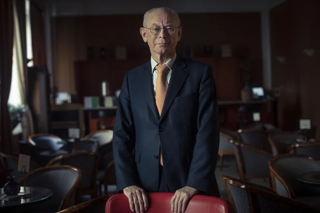 Herman Van Rompuy meni, da je povezava med njegovim političnim delovanjem in haikujem harmonija. Foto: Voranc Vogel