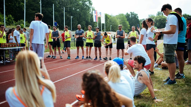 Fotografija: Prizor z rednega letnega tekmovanja med ekipama Zagreba in Beograda, ki sta združeni v skupini 442. Foto: Milko Babić