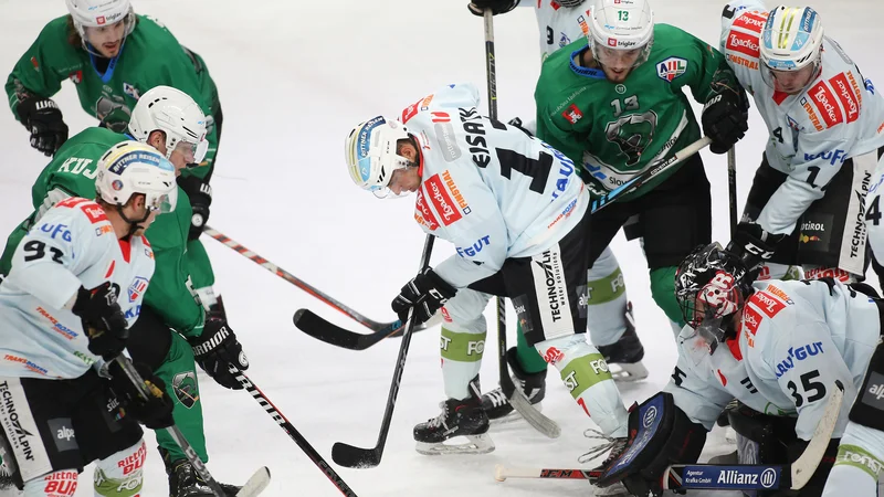 Fotografija: Olimpija in Ritten sta se zapletla v trd boj za polfinale. FOTO: Tomi Lombar