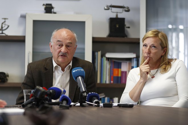 Direktorja OZG Jože Veternik in ZD Kranj Lilijana Gantar Žura se izogibata črnogledosti, a opozarjata, da so nujni takojšnji ukrepi. FOTO: Leon Vidic/Delo