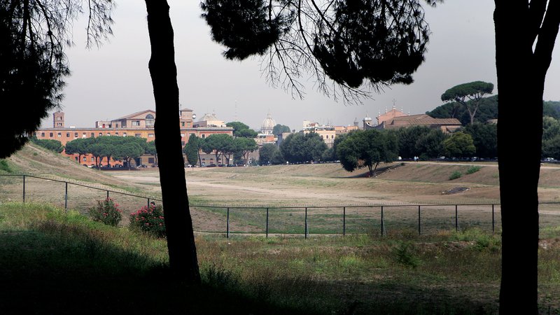 Fotografija: Circus Maximus v Rimu, kjer Salvini napoveduje veliko majsko zborovanje suverenistov. FOTO: Reuters