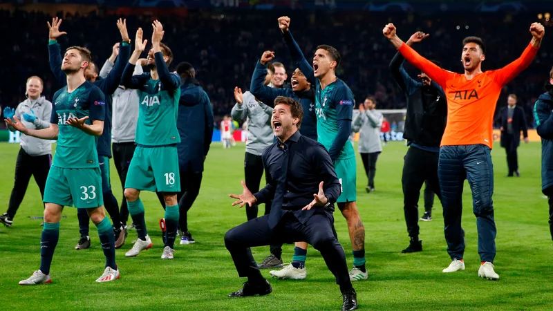 Fotografija: Trener Mauricio Pochettino in igralci Tottenhama so bili zaradi amsterdamskega čudeža v ekstazi. FOTO: Reuters