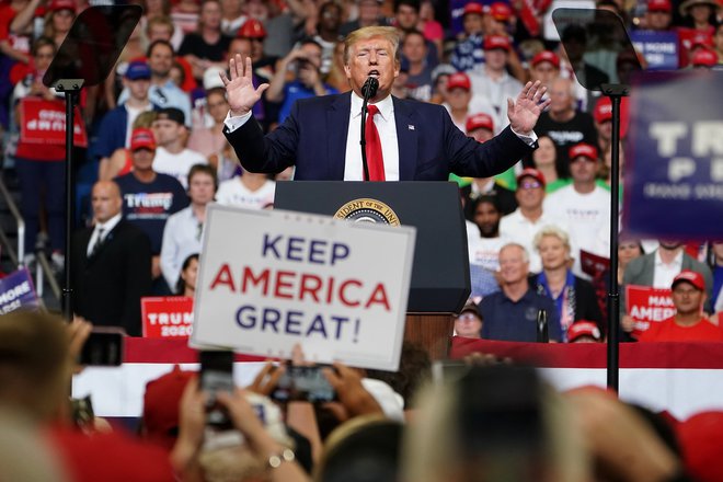 Donald Trump je ta teden v Orlandu na Floridi pred 20.000 privrženci uradno začel kampanjo za drugi mandat. FOTO: Reuters