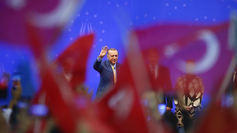 Fotografija: Po oceni analitikov je prihod Erdoğana v Sarajevo pozitiven, glede na gospodarsko moč Turčije in njen pomen za regijo. FOTO: Dado Ruvič/Reuters