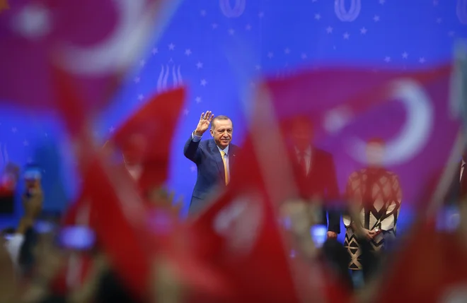 Po oceni analitikov je prihod Erdoğana v Sarajevo pozitiven, glede na gospodarsko moč Turčije in njen pomen za regijo. FOTO: Dado Ruvič/Reuters