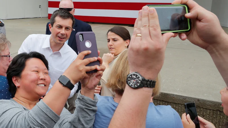 Fotografija: V minulih treh mesecih so posamezniki petim kandidatom darovali 96 milijonov dolarjev, med njimi največ županu South Benda Petu Buttigiegu. Foto: Brian Snyder/Reuters