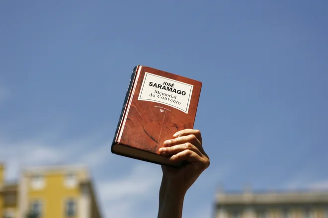 Mar preseneča, da Portugalci imajo Nobelovega nagrajenca za literaturo, številni narodi pa ne bodo nikoli prepoznali svojega nobelovca?&nbsp;Foto: Rafael Marchante/Reuters