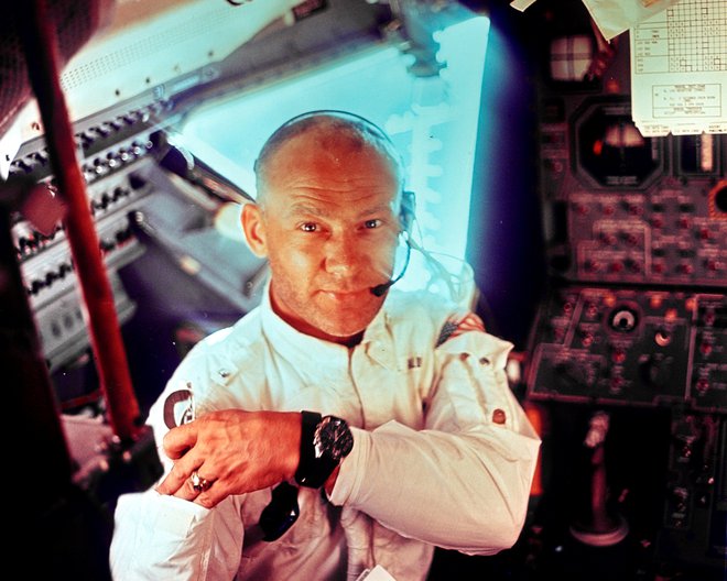 Buzz Aldrin se po odpravi na trdnih tleh ni najbolje znašel. FOTO: Neil Armstrong/Nasa/Reuters