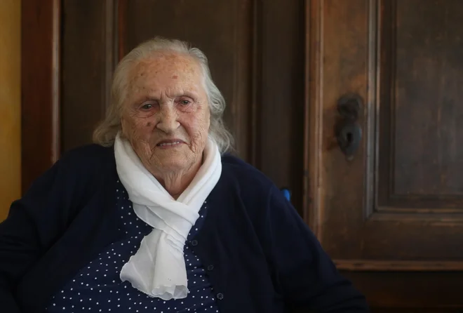 Katarina Šeruga za dolgo življenje svetuje potrpežljivost in ljubezen do dela. FOTO: Tadej Regent
