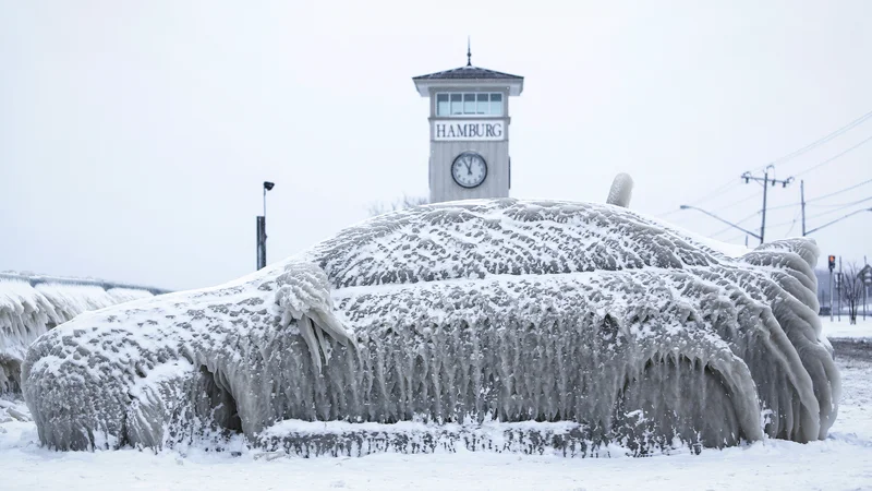 Fotografija: Nemška avtomobilska industrija, ki jo do nedavnega še veljala za alfo in omego v panogi v svetu, je tista, ki jo je padec svetovnega povpraševanja najbolj prizadel. FOTO: Reuters