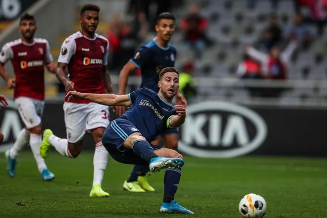 Prvi stik s portugalskim nogometom je Andraž Šporar imel v evropski ligi. Slovan se je meril z Brago. FOTO: AFP