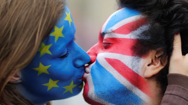 Fotografija: Britansko-evropski poljub FOTO: Hannibal Hanschke/Reuters