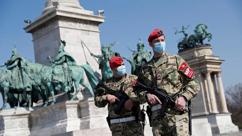 Fotografija: Vladanje z vladnimi dekreti brez jasne časovne omejitve je huda kršitev pogodb EU in Listine EU o temeljnih pravicah ter Evropske konvencije o človekovih pravicah. FOTO: Reuters