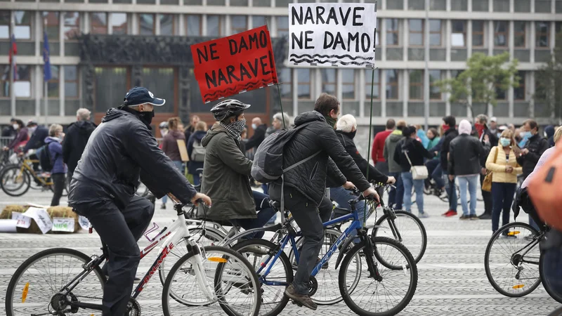 Fotografija: Protest na Trgu republike proti vladi. FOTO: Leon Vidic/Delo