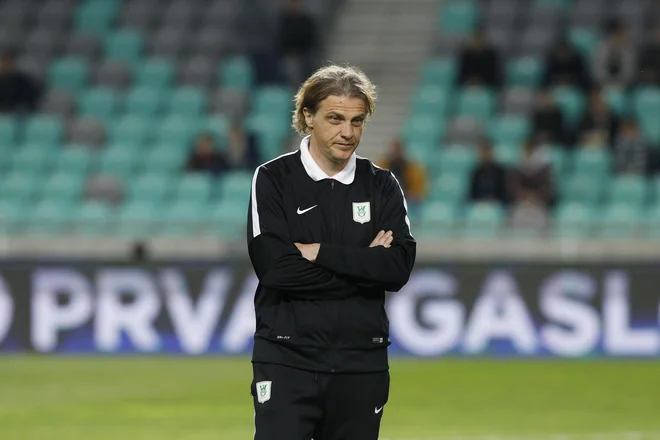 Olimpija s trenerjem Safetom Hadžićem je vodilna na lestvici. FOTO: Leon Vidic