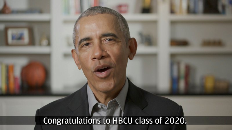 Fotografija: Nekdanji demokratski predsednik Barack Obama med nagovorom diplomirancem.  Foto Youtube / Chase Youtube / Chase Via Reuters