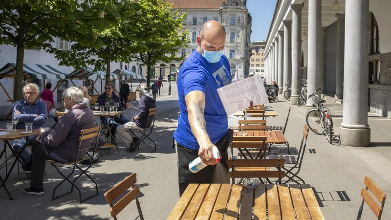 Fotografija: Gostinci se bodo s teras lahko preselili tudi v notranje prostore. FOTO: Voranc Vogel