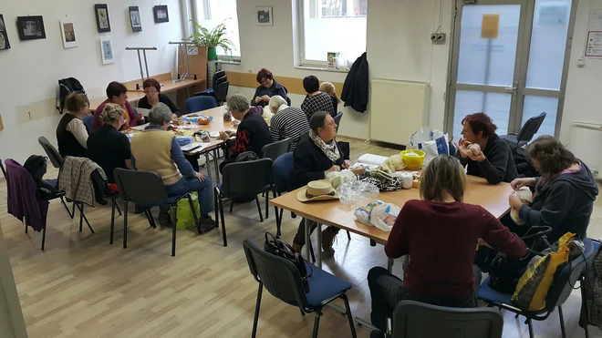 Obiskovanje dnevnega centra je za marsikoga postalo način življenja, za nekatere pa je bilo edina socialna mreža.<br />
<br />
FOTO: DCA Ljubljana