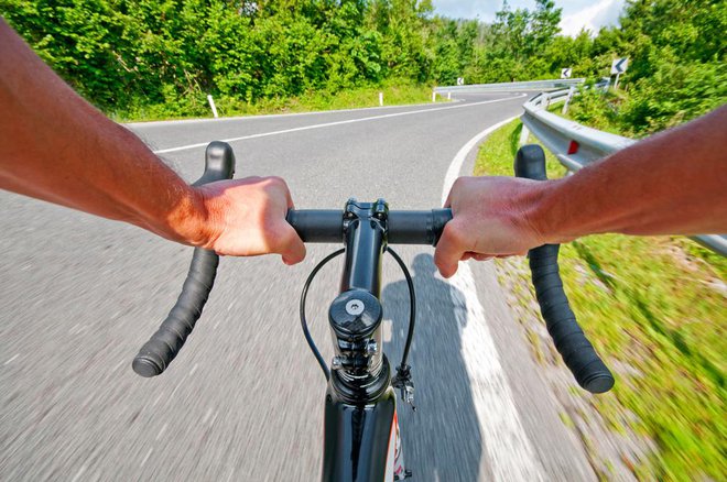 Krmilo ni namenjeno samo vožnji kolesa, ampak je tudi »armatura« za vaše roke. FOTO: Shutterstock 