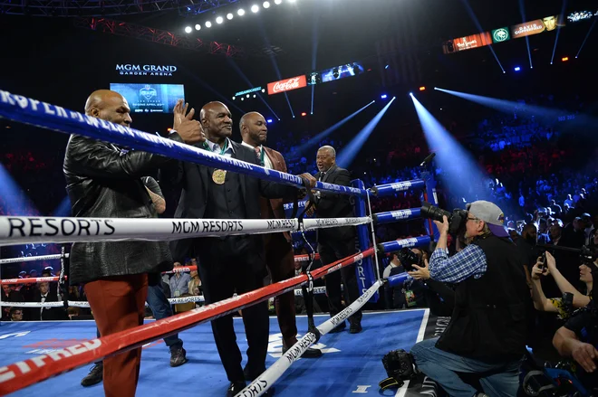 Stara znanca Mike Tyson (levo) in Evander Holyfield sta se zavzela za še tretji dvoboj, ki pa bo dobrodelen. FOTO: USA Today Sports