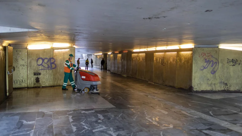 Fotografija: Podhod med Kongresnim trgom in Maximarketom bodo začeli prenavljati v začetku prihodnjega meseca. Za uresničitev projekta so potrebovali skoraj tri leta. Foto: Voranc Vogel