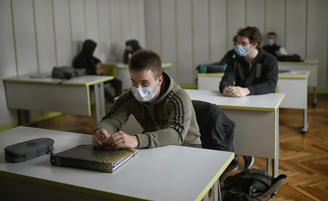 Šolski center Ljubljana je po koronavirusnih »počitnicah« danes ponovno odprl svoja vrata. FOTO: Blaž Samec/Delo