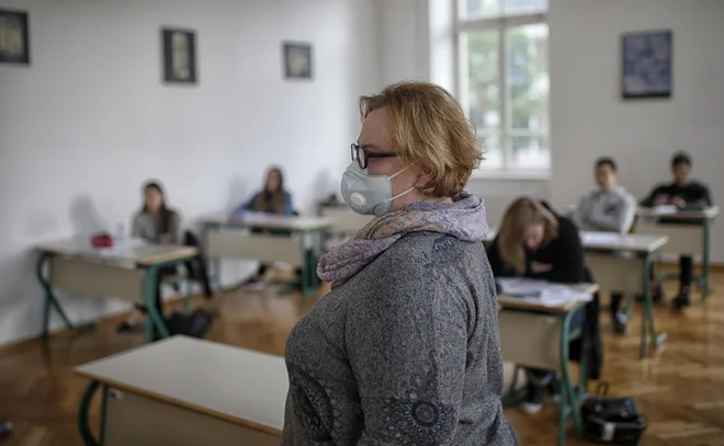 Šolski center Ljubljana je po koronavirusnih »počitnicah« danes ponovno odprl svoja vrata. FOTO: Blaž Samec/Delo