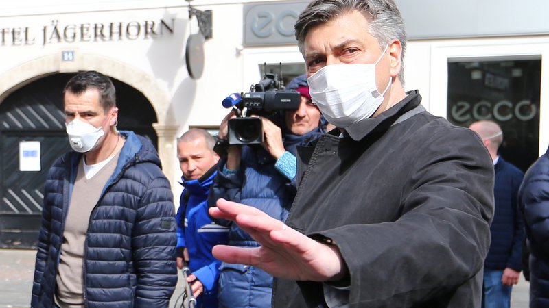 Fotografija: Protestniki so izžvižgali Plenkovića, ker ni pojasnil, zakaj niso sprejeli zakona o popotresni obnovi Zagreba pred razspustitvijo sabora. Foto: Reuters