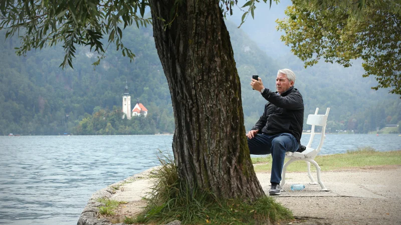 Fotografija: Po najnovejšem predlogu tretjega protikoronskega paketa bodo med upravičenci do 200 evrov vrednega bona za dopustovanje v Sloveniji tudi upokojenci. FOTO: Jure Eržen/Delo