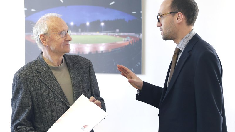 Fotografija: Predsednika strokovnega sveta Slovenije za šport Luko Steinerja, desno, skrbi, da so bila črtana sredstva za investicije. FOTO: Aleš Černivec
