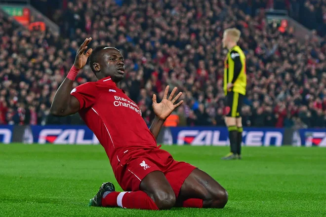 Sadio Mane in drugi nogometaši Liverpoola nestrpno čakajo na vrnitev premier league, ki bi jim prinesla naslov angleškega prvaka na igrišču, ne za zeleno mizo. FOTO: AFP
