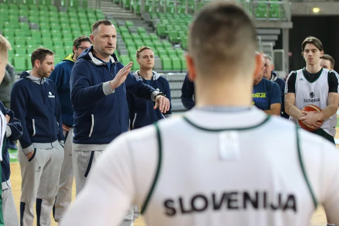 Slovenska reprezentanca bi se morala prvotno zbrati 26. t. m., a je morala prilagoditi načrte. Foto Tomi Lombar