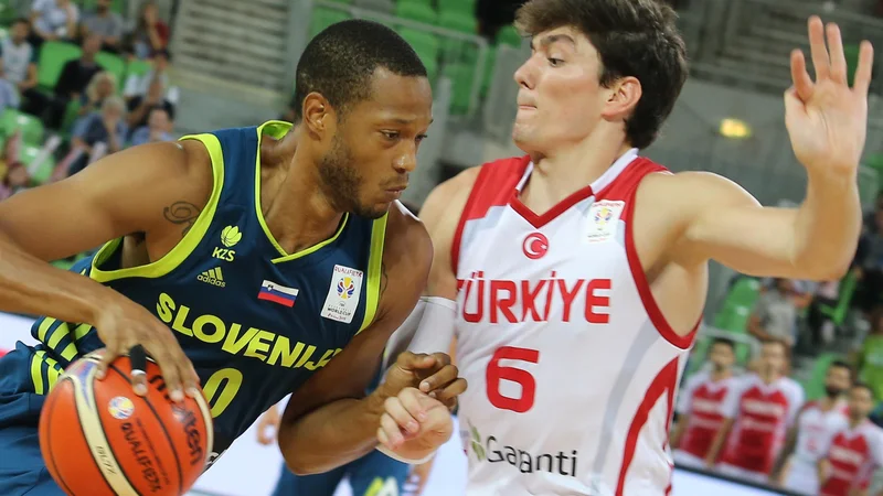 Fotografija: Anthony Randolph ni mogel preprečiti novega poraza Slovenije. FOTO: Tomi Lombar