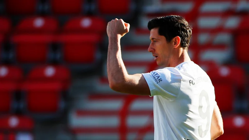 Fotografija: Robert Lewandowski je zadel takoj po ponovnem začetku bundeslige. FOTO: AFP
