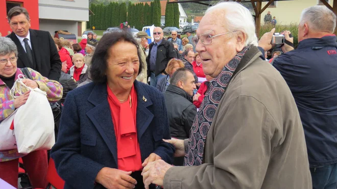 Aleksandri Kornhauser Frazer je bila znanost neskočno bolj pisana na kožo kot politika, a kljub temu je bila med svojim kratkim političnim udejstvovanjem tri leta podpredsednica slovenske republiške vlade. Leta 2016 so jo kot slavnostno govornico povabili