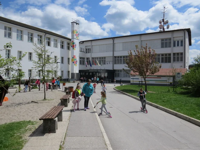 V veliki šoli je ponavadi veliko prostora, toda v OŠ 8 talcev je ravno obratno. FOTO: Bojan Rajšek/Delo