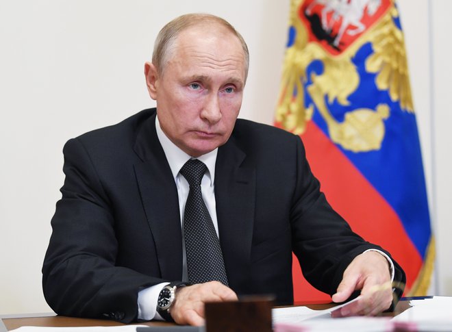 Ruski predsednik Vladimir Putin je danes z odlokom na položaj premiera znova imenoval Mihaila Mišustina, saj je ta okreval po okužbi z novim koronavirusom. FOTO: Alexey Nikolsky/AFP