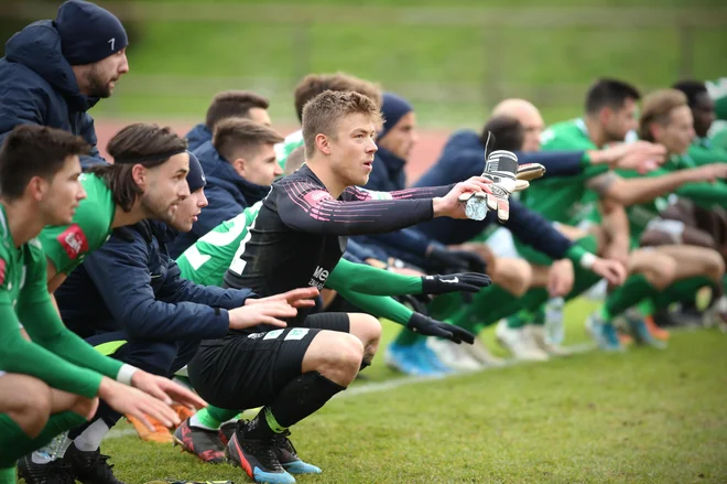 Nogometaši Olimpije še nekaj časa ne bodo mogli pozdraviti navijačev. FOTO: Jure Eržen