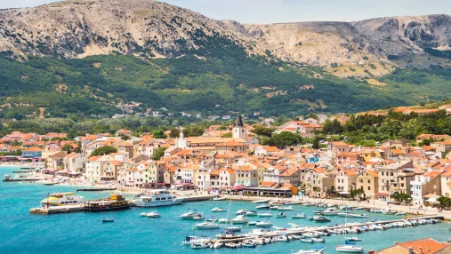 Fotografija: Otok Krk je zaradi svoje bližine izredno popularna dopustniška točka Slovencev. FOTO: arhiv Dela