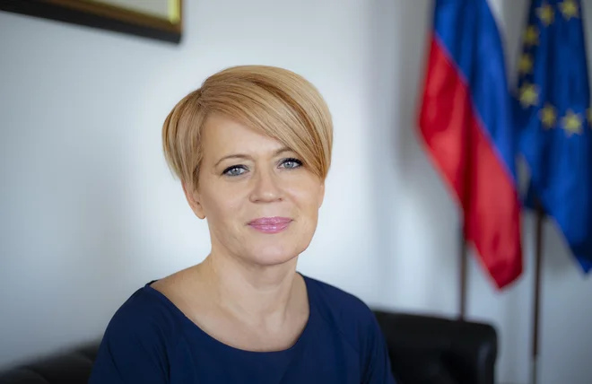 Aleksandra Pivec, predsednica Desusa, zanika vse glasnejše govorice, da se bo znebila konkurenta v stranki, sicer ministra za zdravje Tomaža Gantarja. FOTO: Jože Suhadolnik/Delo