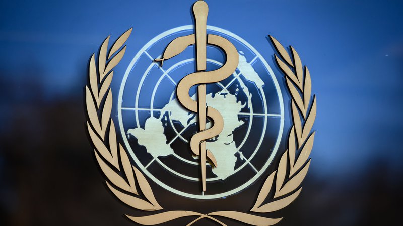 Fotografija: Logo Svetovne zdravstvene organizacije na sedežu v Ženevi.
 Foto Fabrice Coffrini Afp